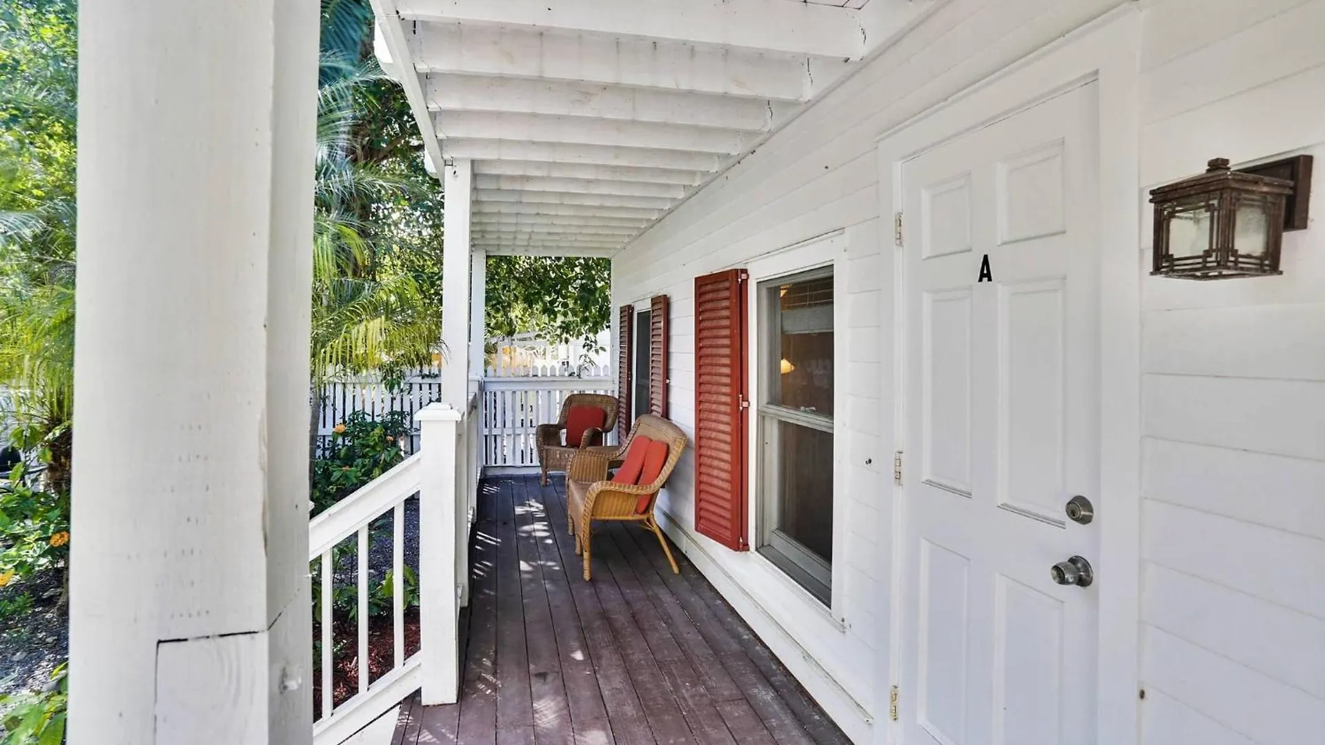 Emmas Secret By Avantstay Heart Of Old Town W Shared Pool Month Long Stays Only Key West 0*,  Stati Uniti